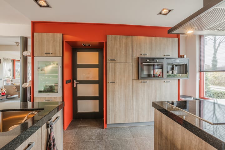 Photo 14 of Van Ommenstraat 3