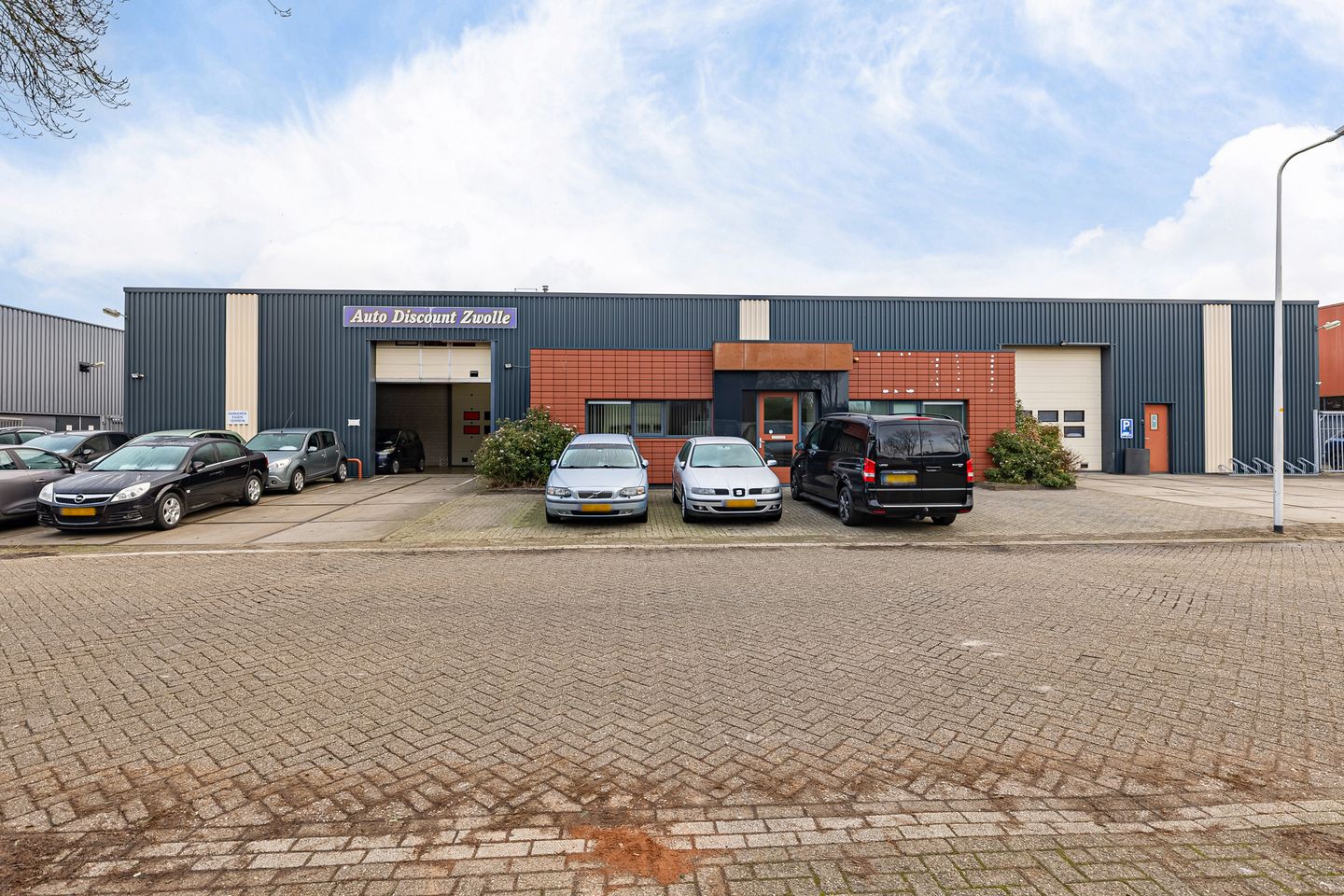 Bekijk foto 2 van Voltastraat 27