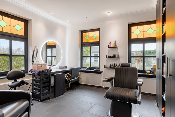 Photo 10 of Rooijensestraat 22