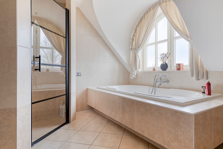 Photo 21 of Rooijensestraat 22