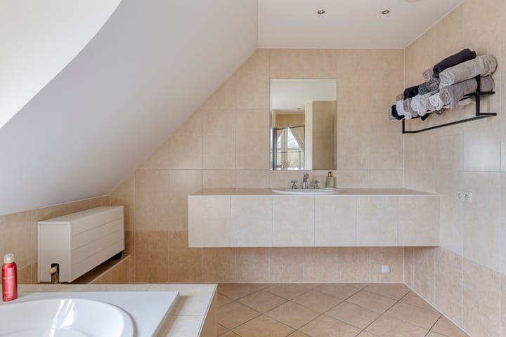 Photo 22 of Rooijensestraat 22