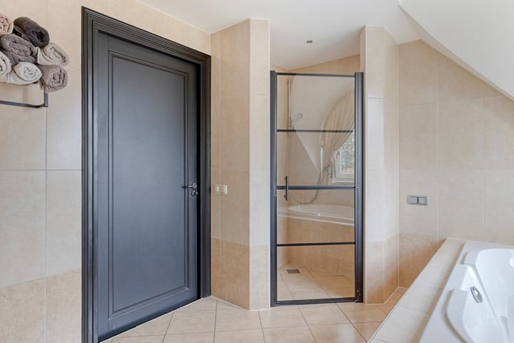 Photo 23 of Rooijensestraat 22