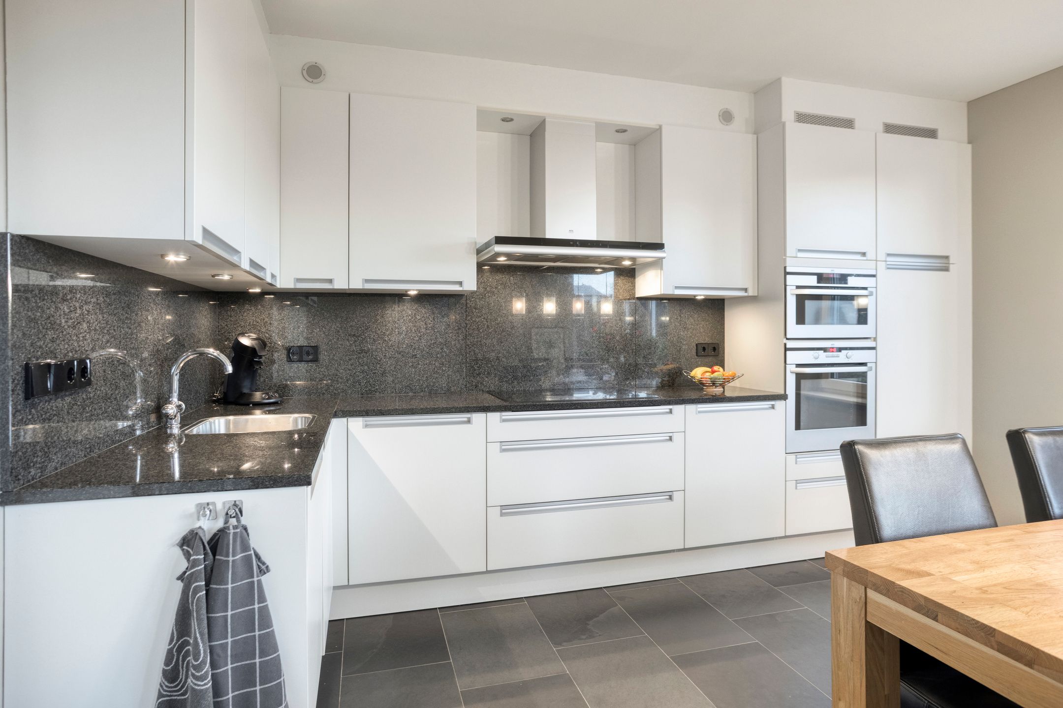 Foto 15 van Maasstraat 18