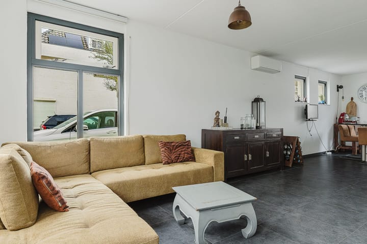 Photo 5 of Thornerstraat 9