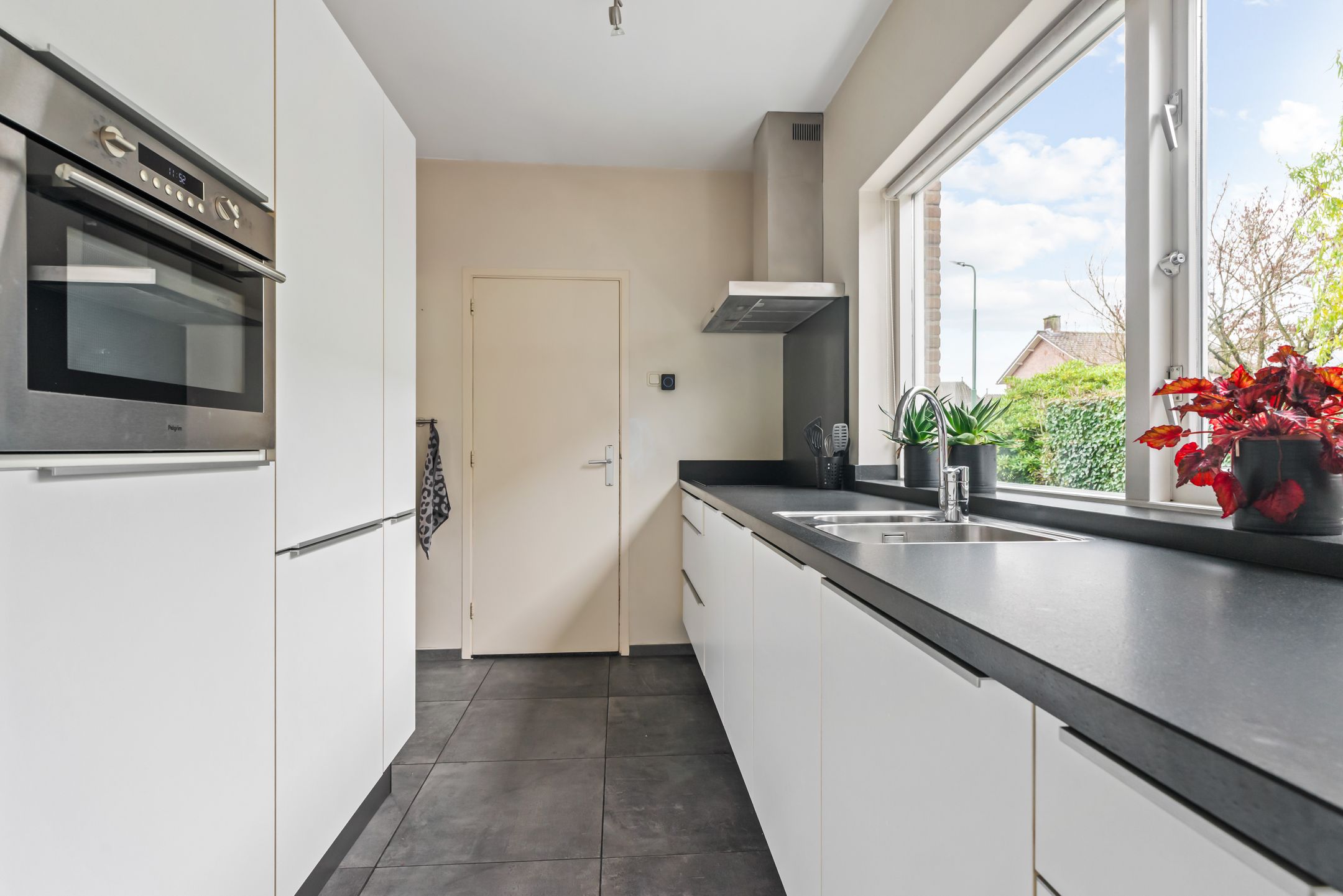 Photo 12 of Pastoor van Delftlaan 3