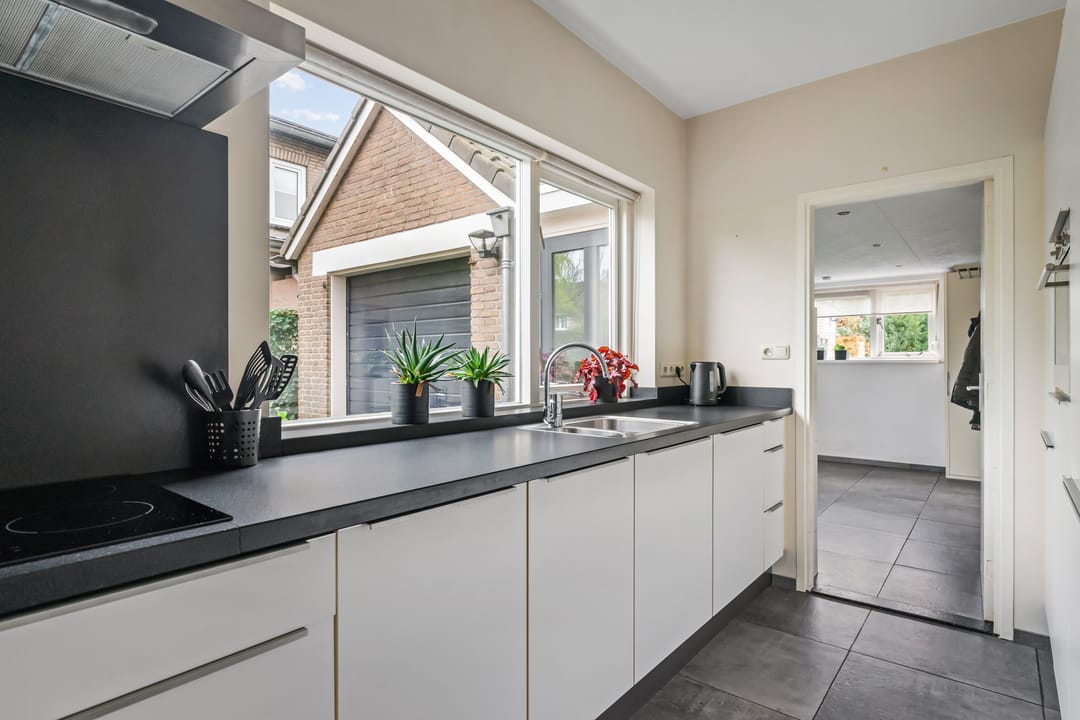 Photo 13 of Pastoor van Delftlaan 3