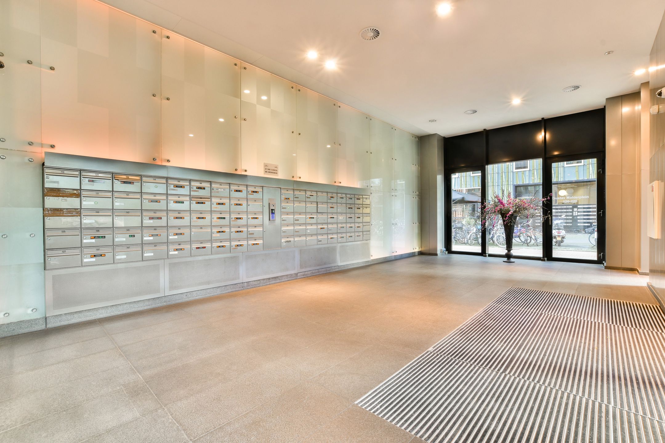 Foto 30 van Gustav Mahlerplein 203