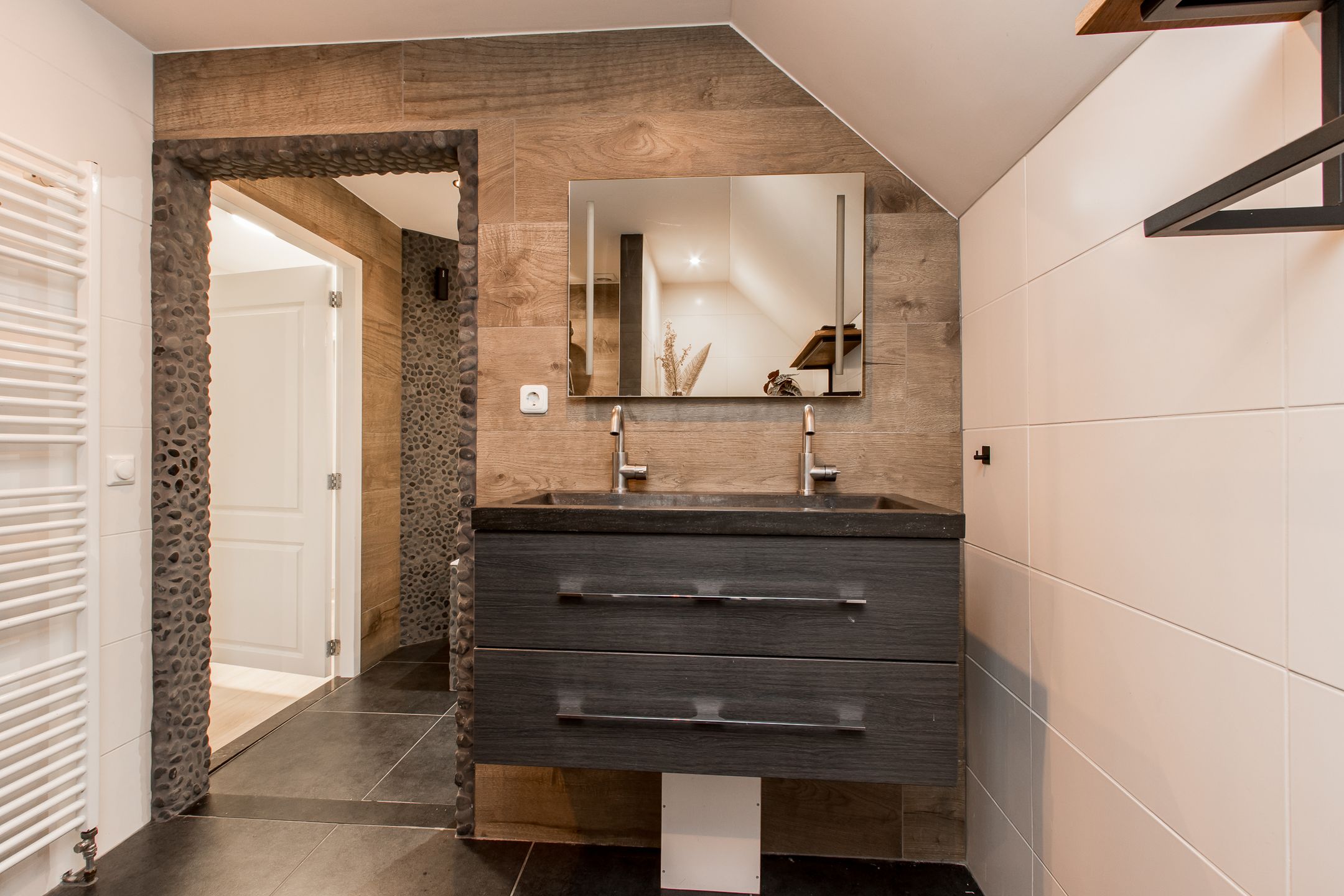 Foto 42 van Graaf Ansfriedstraat 1-A