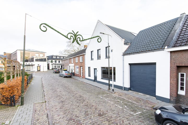 Foto 58 van Graaf Ansfriedstraat 1-A