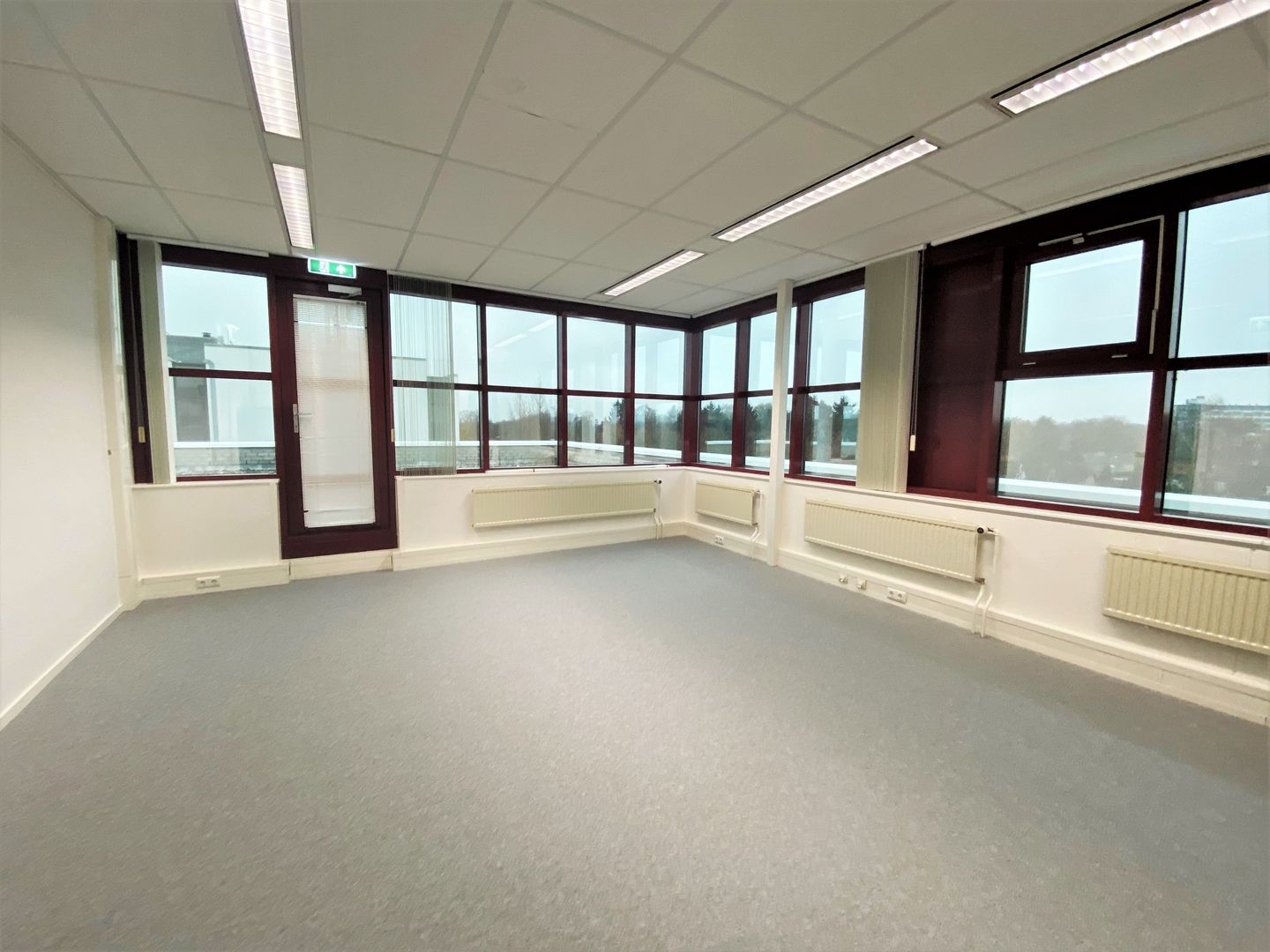 View photo 3 of Dokter van Deenweg 104