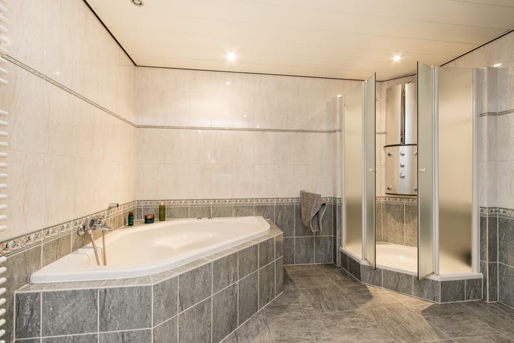 Photo 28 of Koningin Emmastraat 4