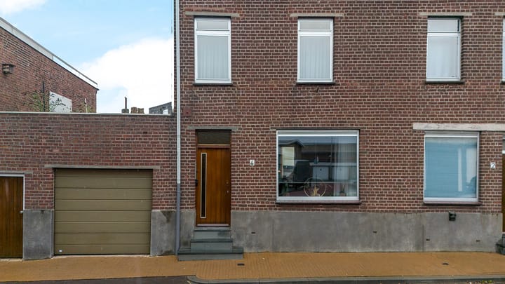 Photo 2 of Chevremontstraat 4