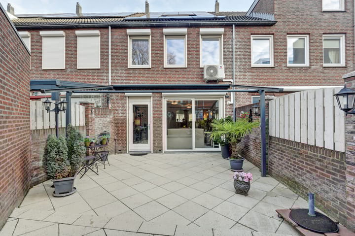 Foto 25 van Vrouw Traasstraat 14