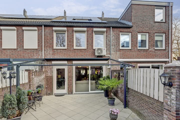 Foto 26 van Vrouw Traasstraat 14