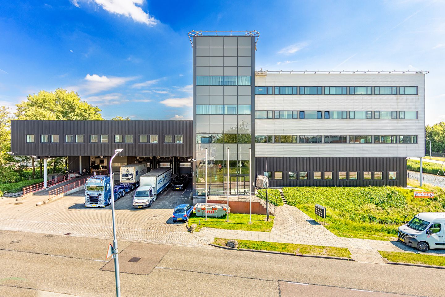 View photo 2 of Capronilaan 12