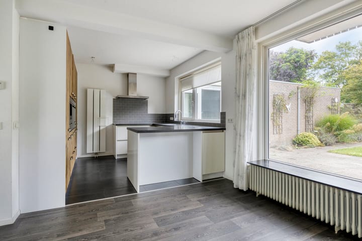 Photo 11 of Alberthus Risaeusstraat 8-A