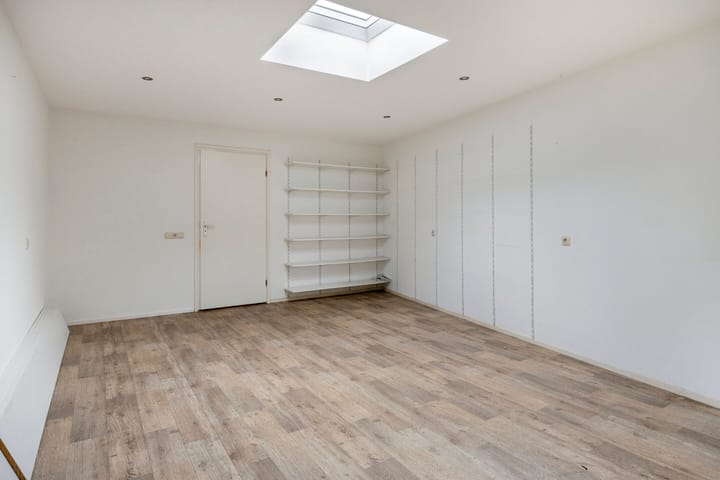 Photo 21 of Alberthus Risaeusstraat 8-A