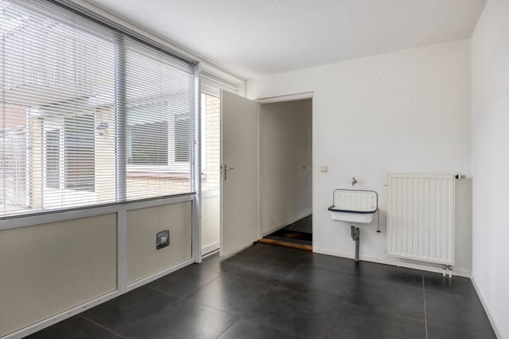 Photo 19 of Alberthus Risaeusstraat 8-A