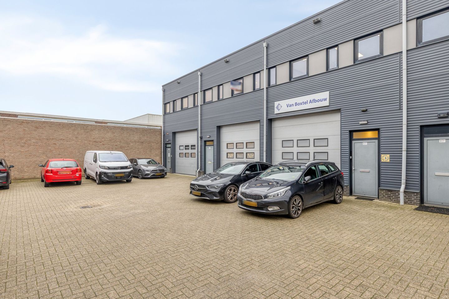 View photo 2 of Landweerstraat-Zuid 97-L