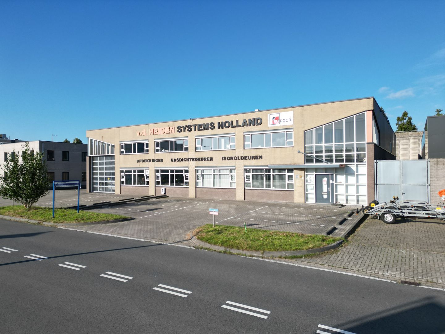 View photo 1 of Zuideinde 44