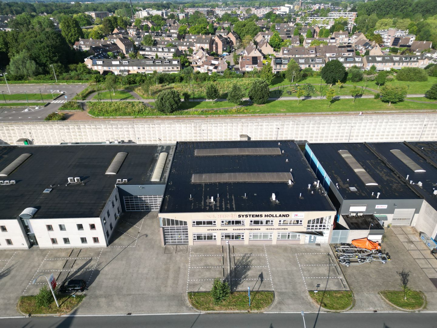 View photo 2 of Zuideinde 44