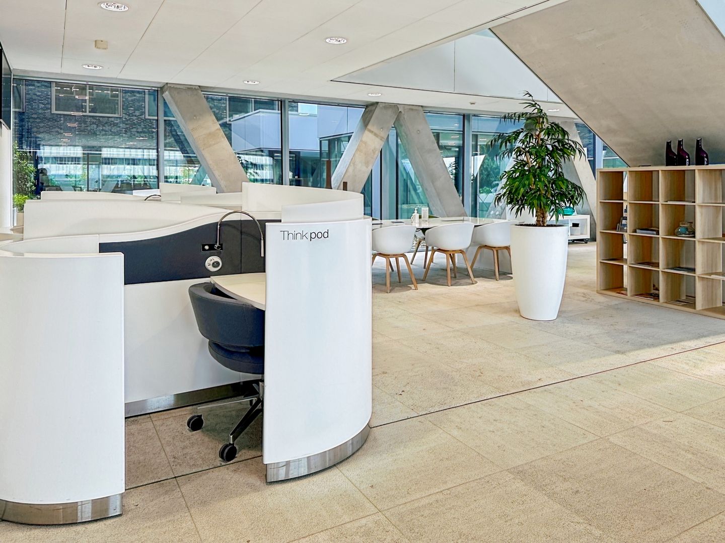 Bekijk foto 1 van Rotterdam Airportplein 22