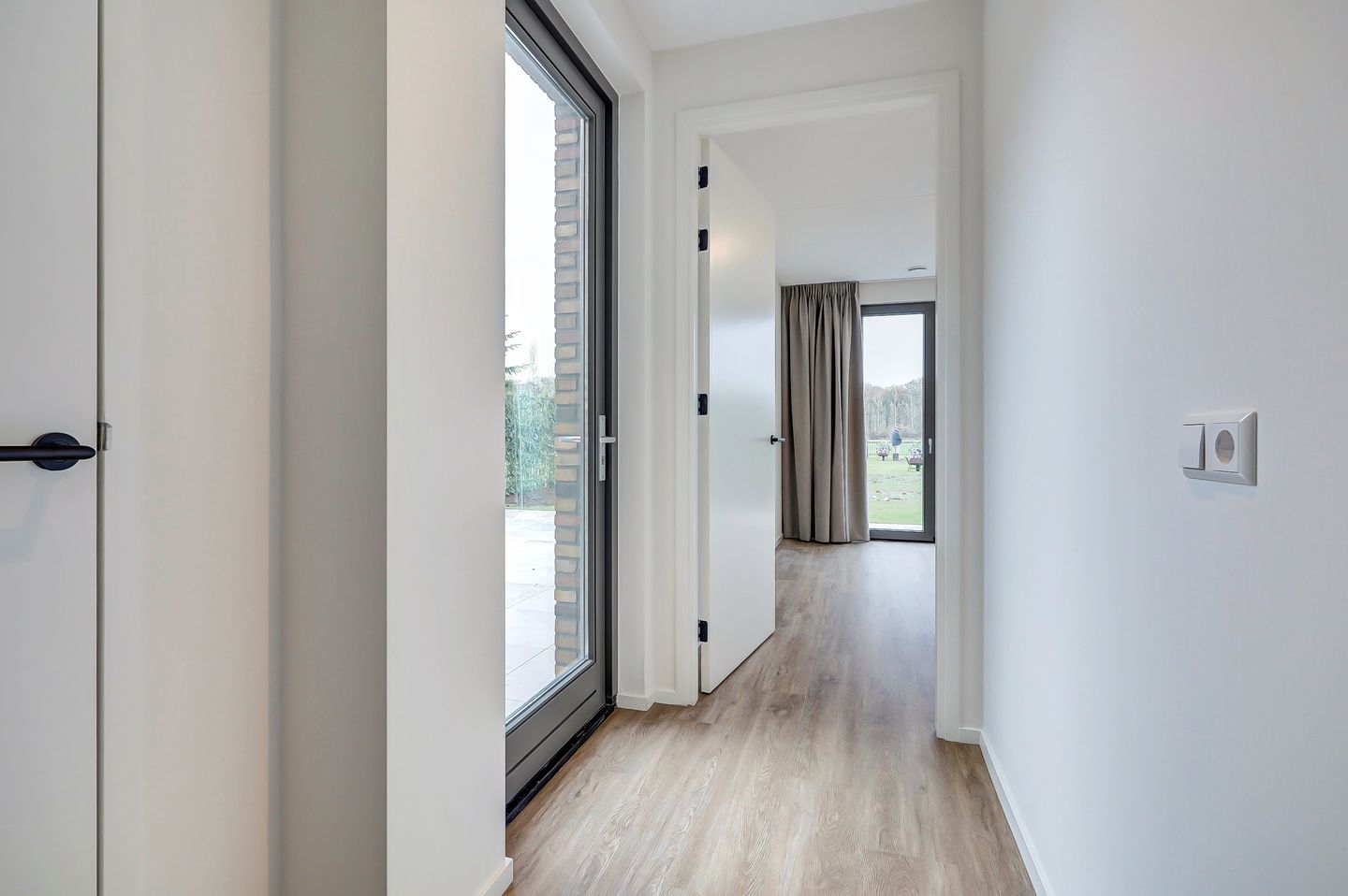 Foto 5 van Schoorstraat 10