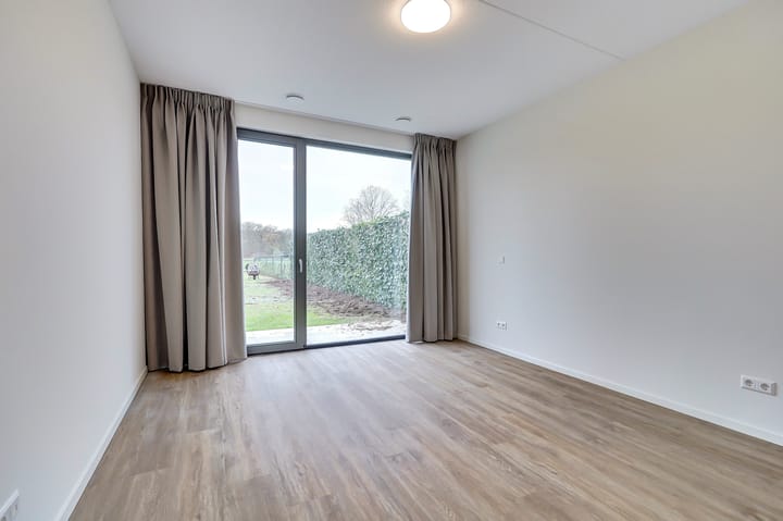 Foto 13 van Schoorstraat 10