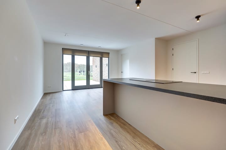 Foto 16 van Schoorstraat 10