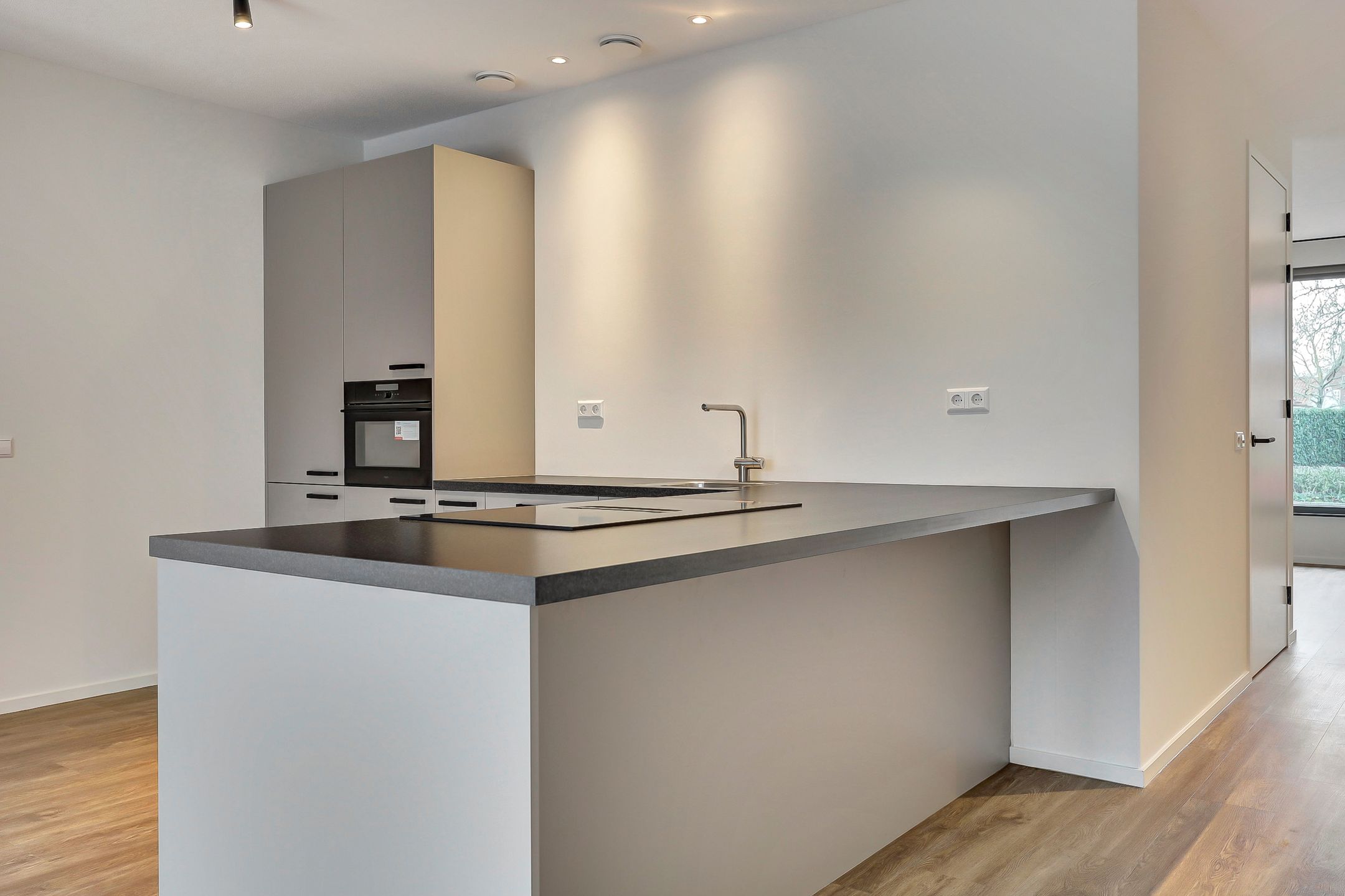 Foto 18 van Schoorstraat 10