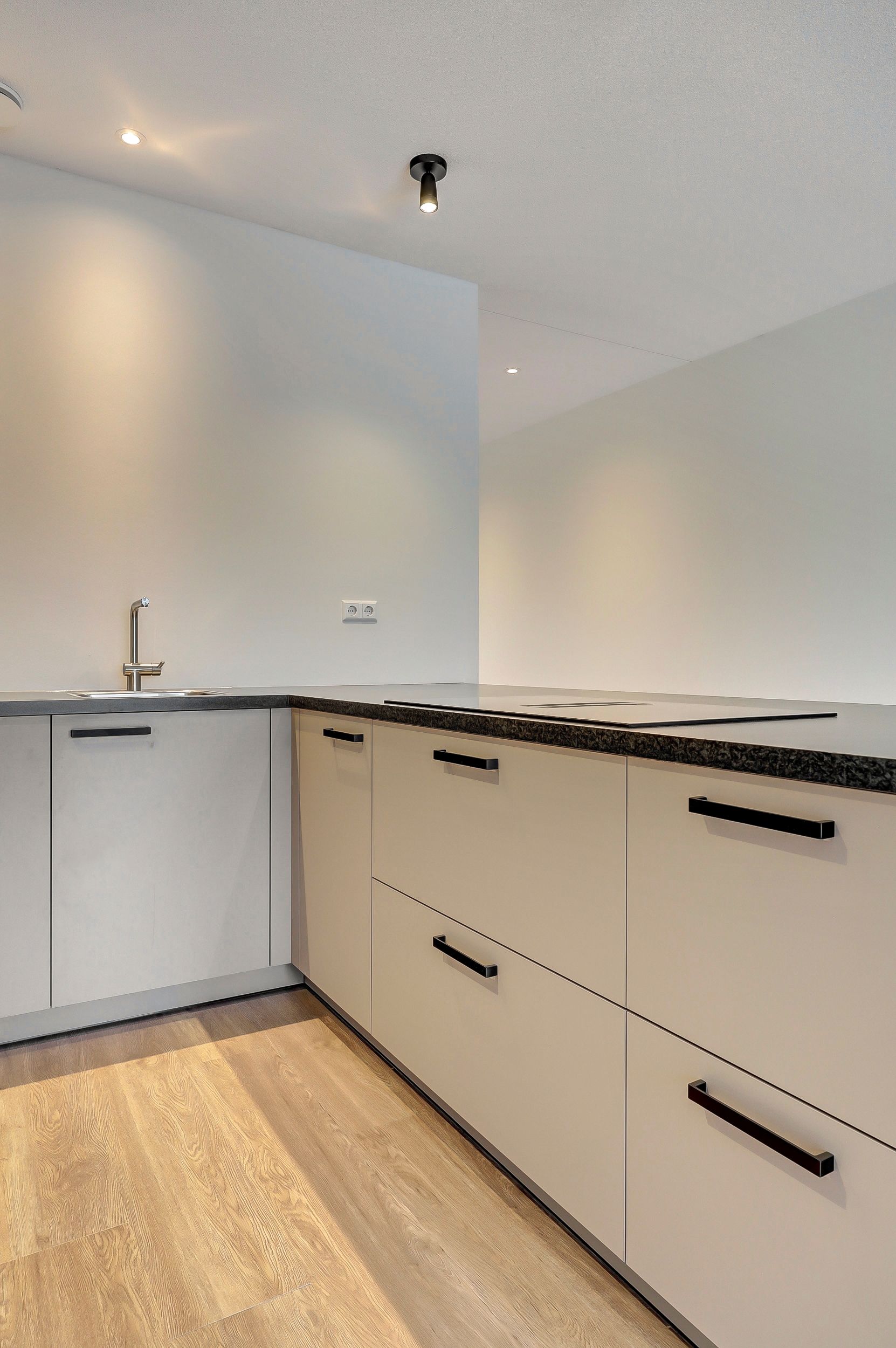 Foto 21 van Schoorstraat 10