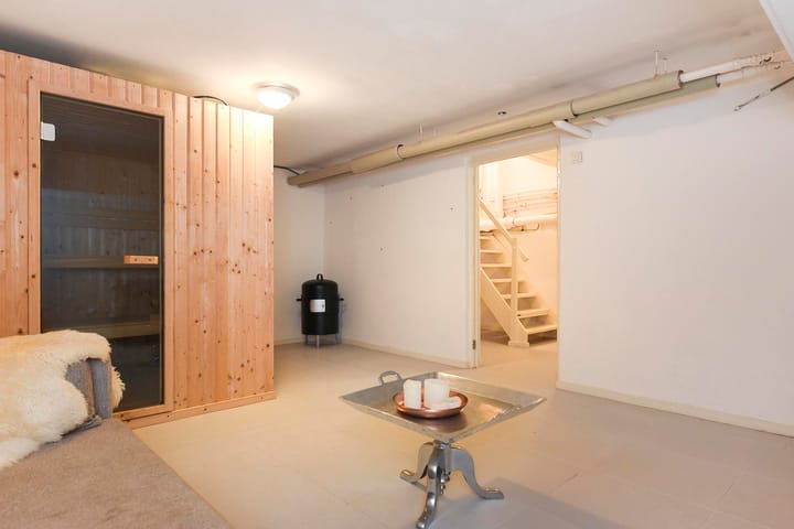 Foto 25 van Gevers Deynootweg 143