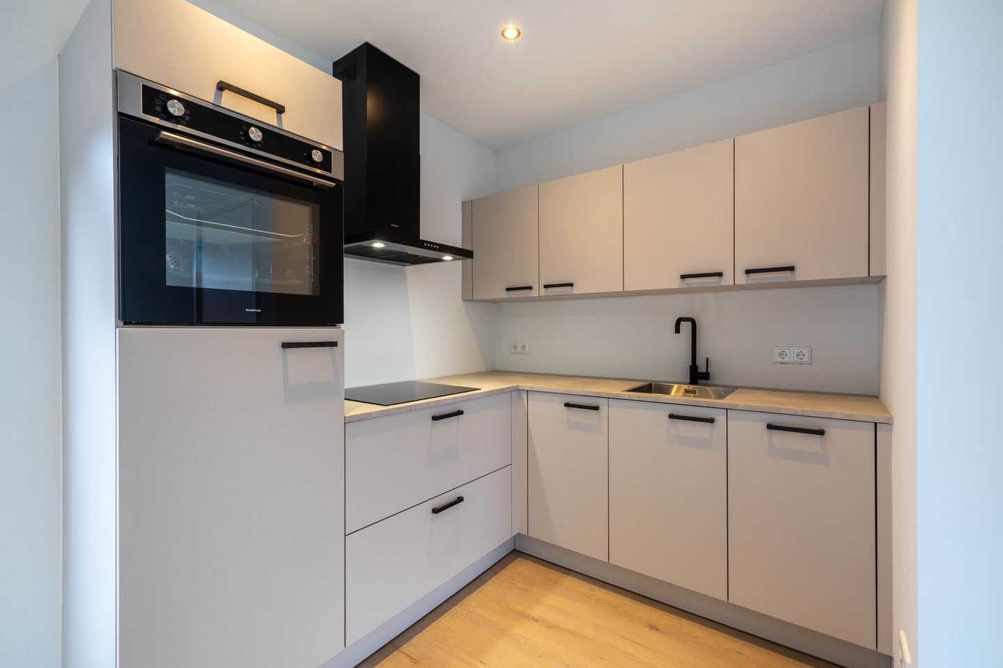 Photo 4 of Vinkenstraat 1-B