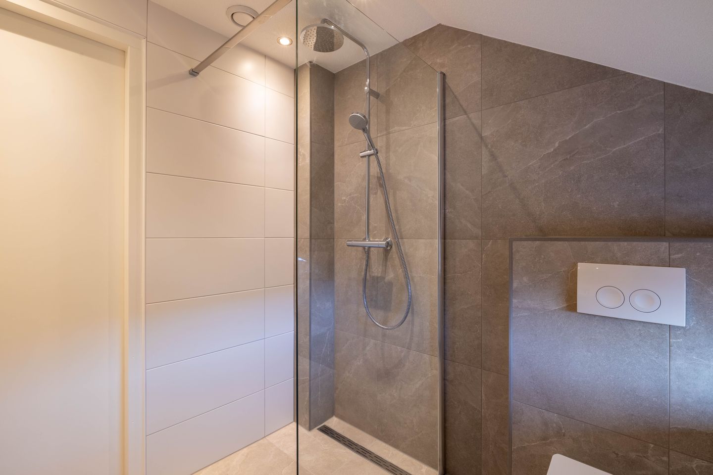 Photo 10 of Vinkenstraat 1-B