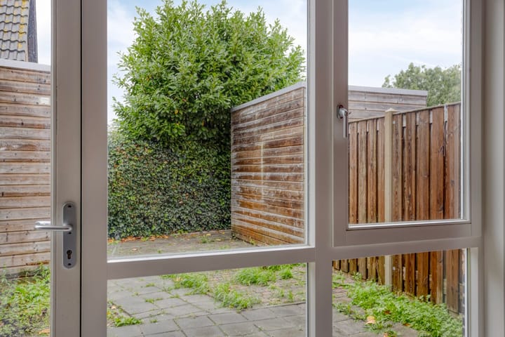 Photo 9 of Voorstraat 1-E