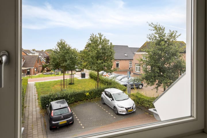 Photo 37 of Voorstraat 1-E