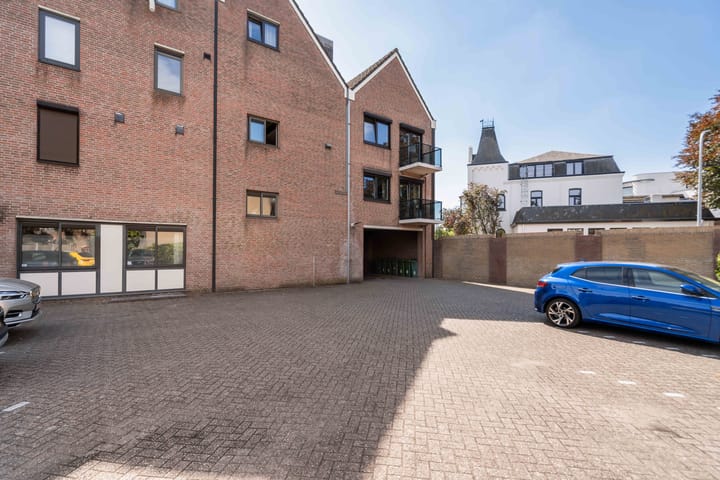 Photo 17 of Emmasingel 24-B