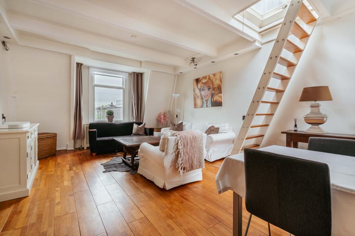 Photo 10 of Johannes Verhulststraat 62-3A