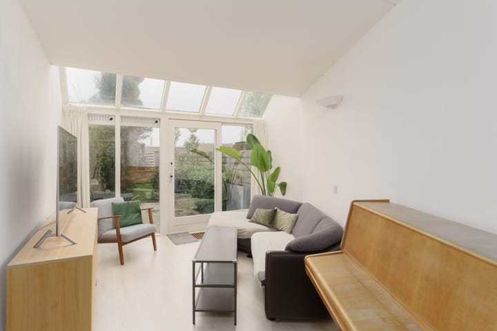 Photo 6 of Van Barenstraat 21