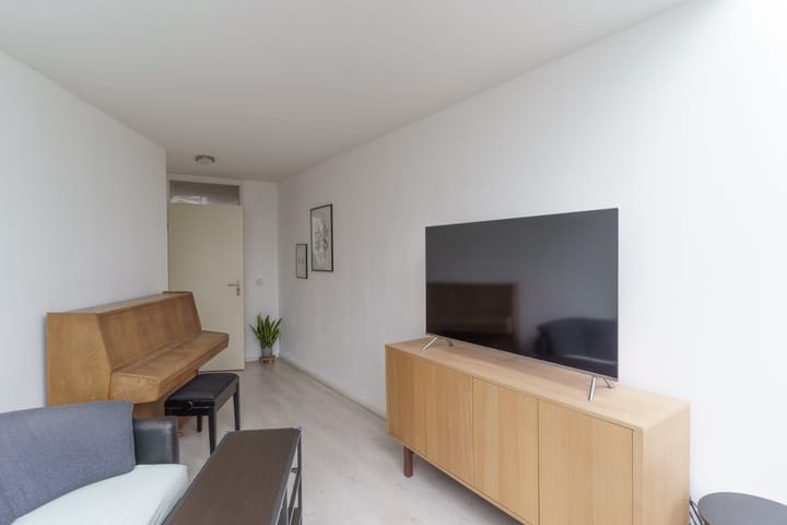 Photo 7 of Van Barenstraat 21