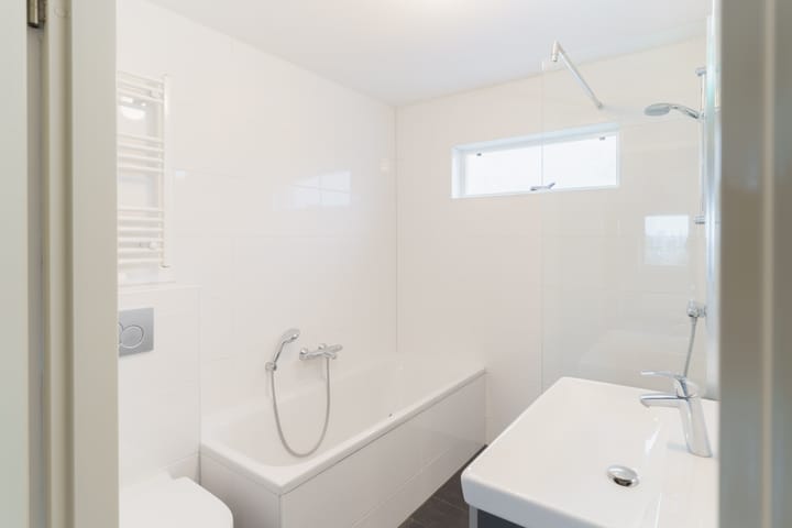 Photo 17 of Van Barenstraat 21