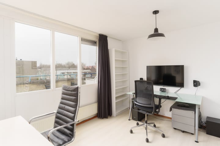 Photo 23 of Van Barenstraat 21