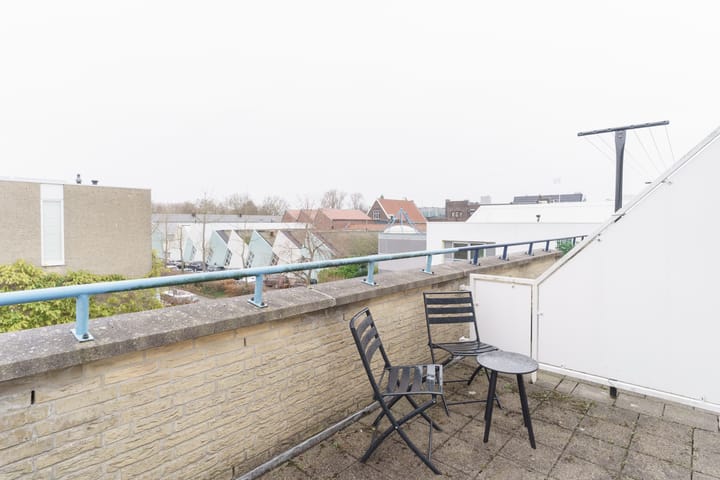 Photo 24 of Van Barenstraat 21