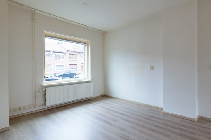 Photo 12 of Minister Talmastraat 25