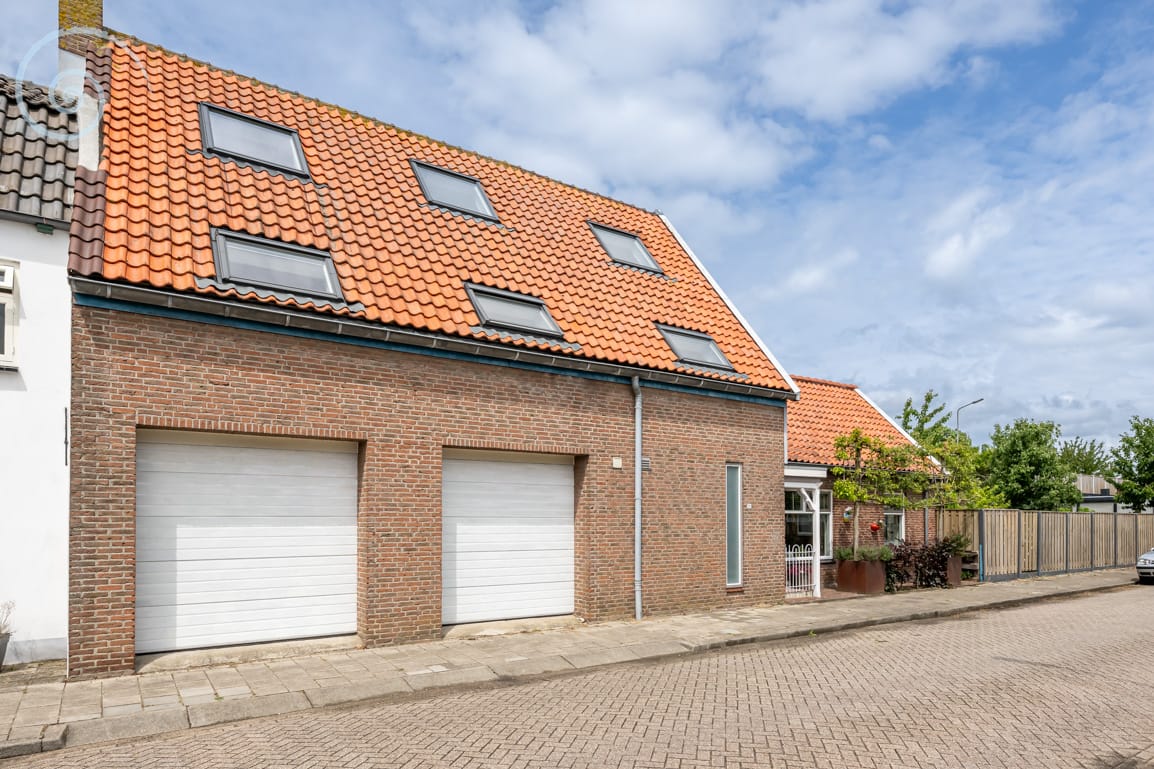 Bekijk foto 1 van Julianaweg 51