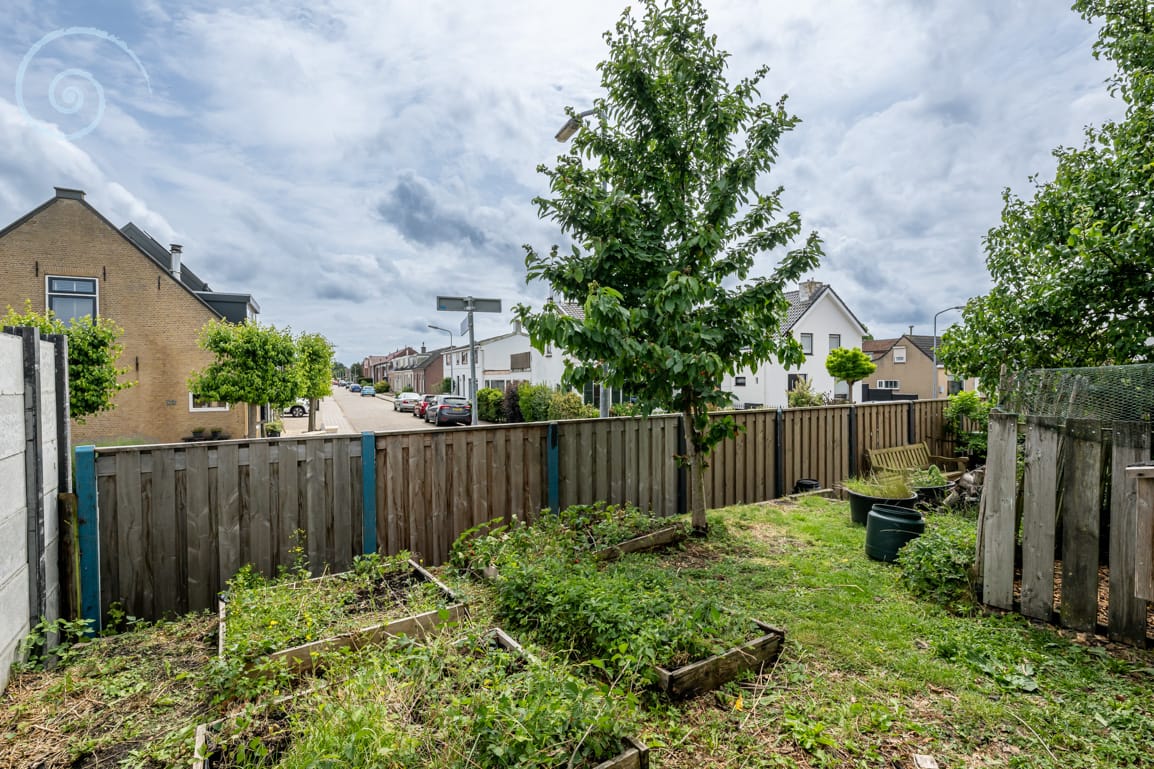 Bekijk foto 4 van Julianaweg 51