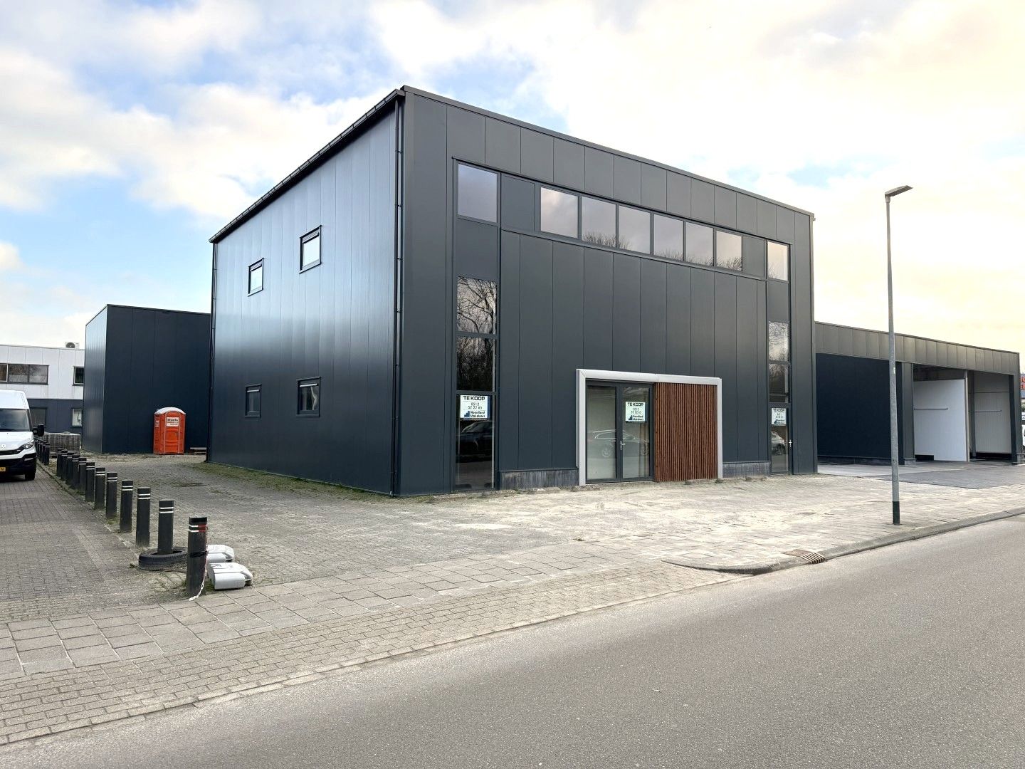 View photo 2 of Zeewinde 1-b