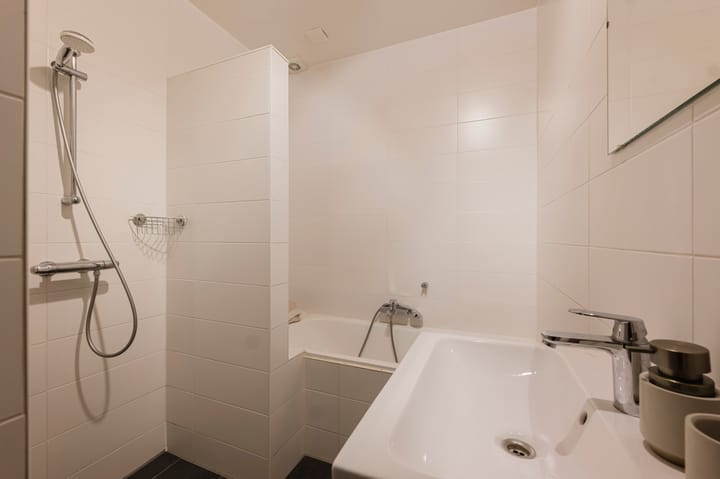 Photo 11 of Woestduinstraat 27-H