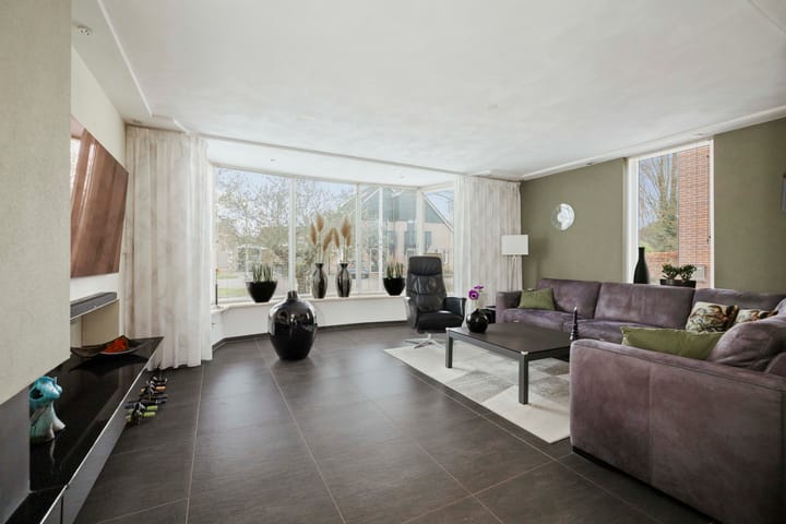 Photo 4 of Strausserf 5