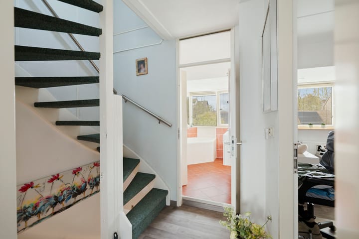 Photo 12 of Strausserf 5